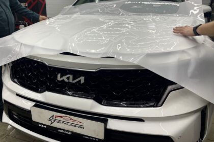 Оклейка-капота-в-полиуретан Оклейка корейского авто