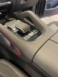 Реставрация кожаного подлокотника Mercedes GLE 6.3 AMG