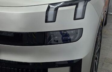 Оклейка Lynk&Co в матовый полиуретан и антихром матовый полиуретан