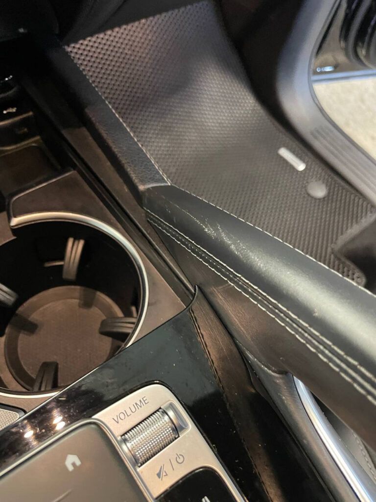 Реставрация кожаного подлокотника Mercedes GLE 6.3 AMG