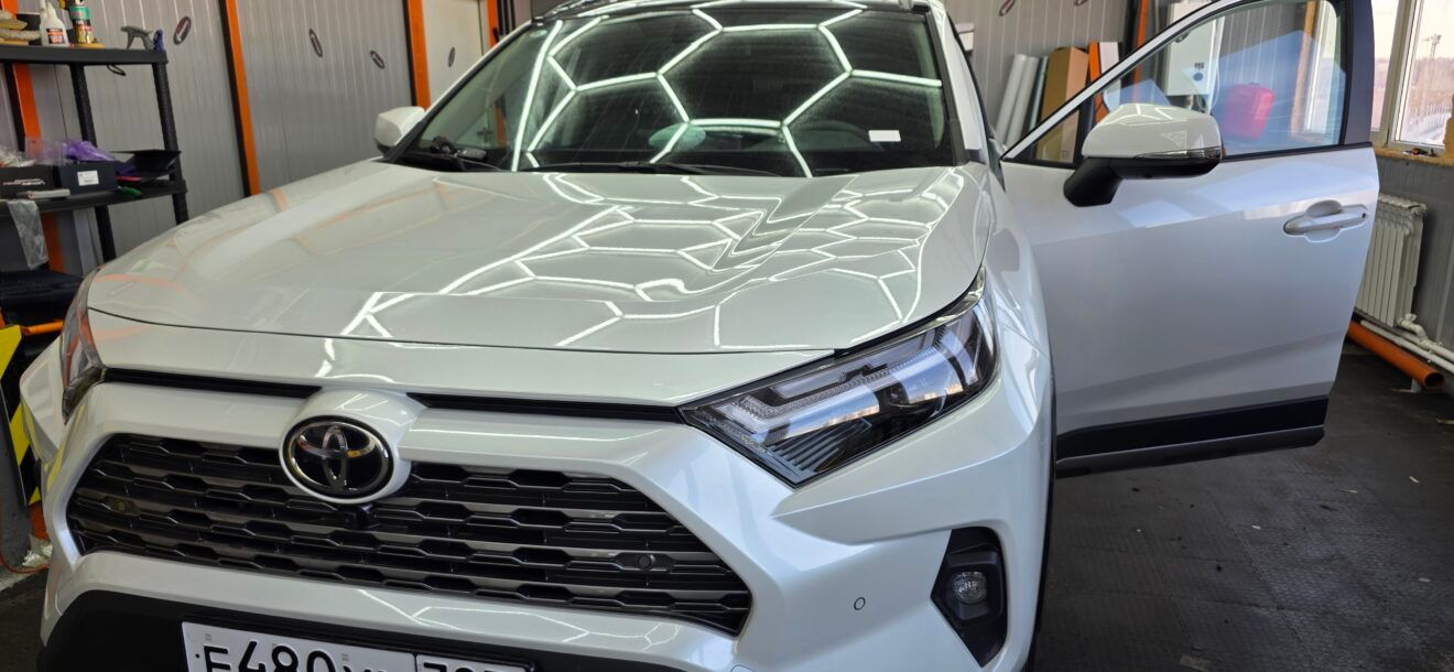 оклейка зоны риска и шумоизоляция toyota rav4 2025