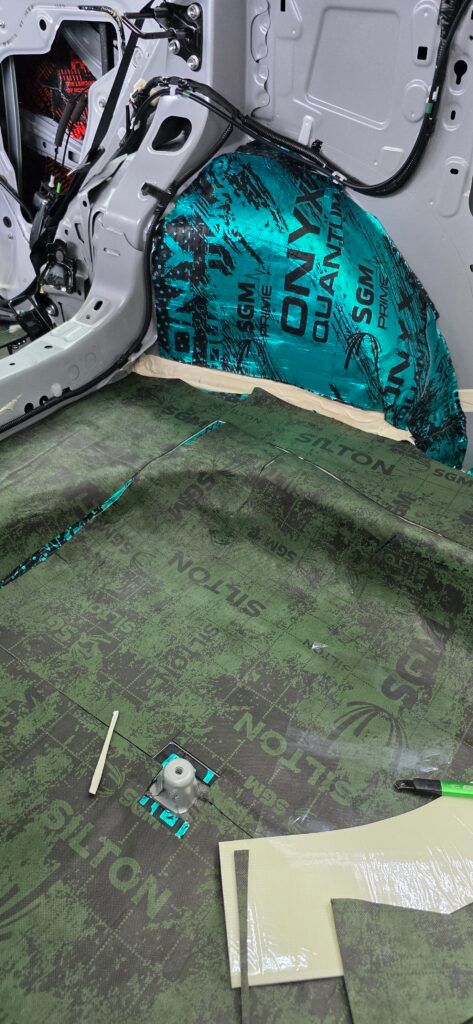 оклейка зоны риска и шумоизоляция toyota rav4 2025