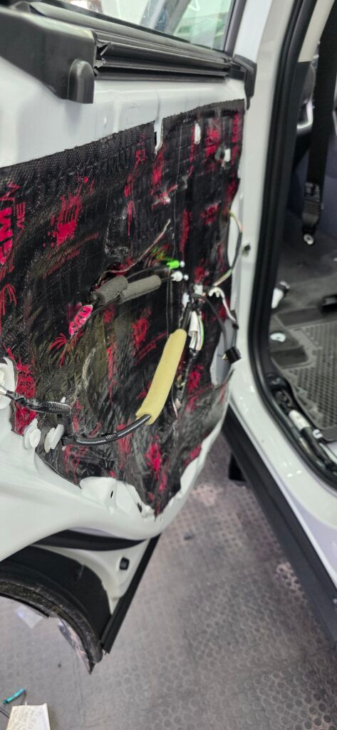 оклейка зоны риска и шумоизоляция toyota rav4 2025