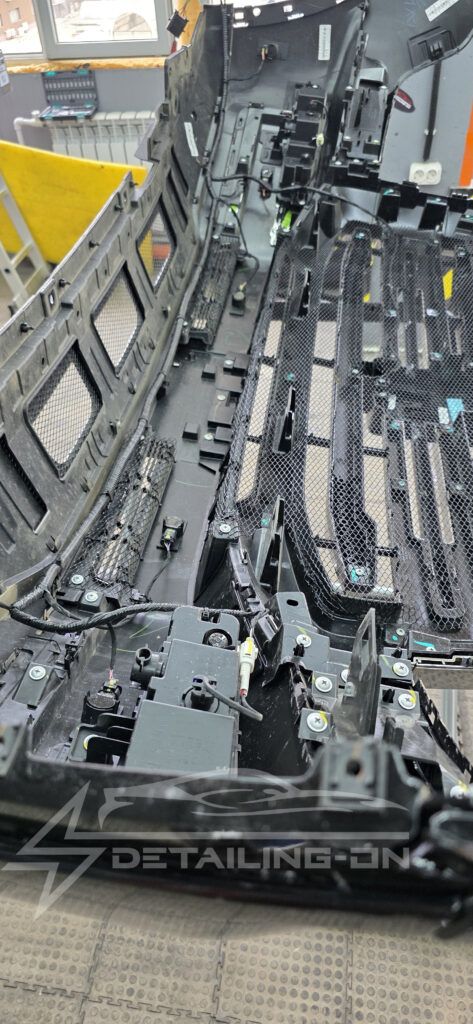Оклейка Tank 500 полиуретаном