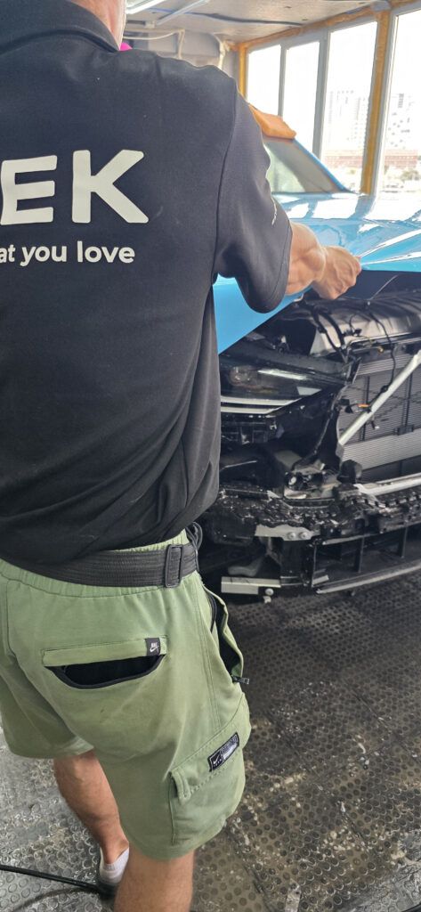 Оклейка цветным полиуретаном bmw